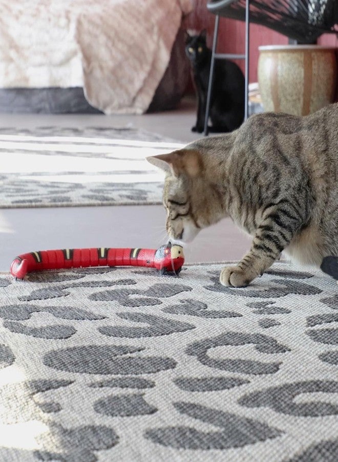 سبوت لعبة SPOT Wigglin' Snake - لعبة إلكترونية تفاعلية للقطط، ثعبان يعمل باللمس ينزلق ويتحرك لتسلية القطط والقطط الصغيرة، مستشعرات ذكية تكشف وتتجنب الأشياء، قابلة لإعادة الشحن عبر منفذ USB - 15 بوصة - Image 5